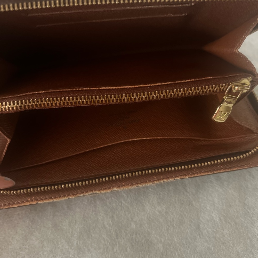 Authentic Louis Vuitton Wallet and dust bag - Picture 3 of 9